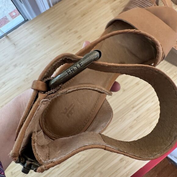 Frye Riviana Feather Wedge Leather Ankle Strap Sandals Camel Tan 9 M EUC - Picture 8 of 9